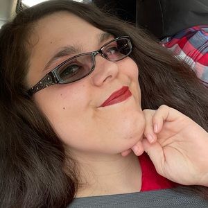 Meet your Posher, Crystal